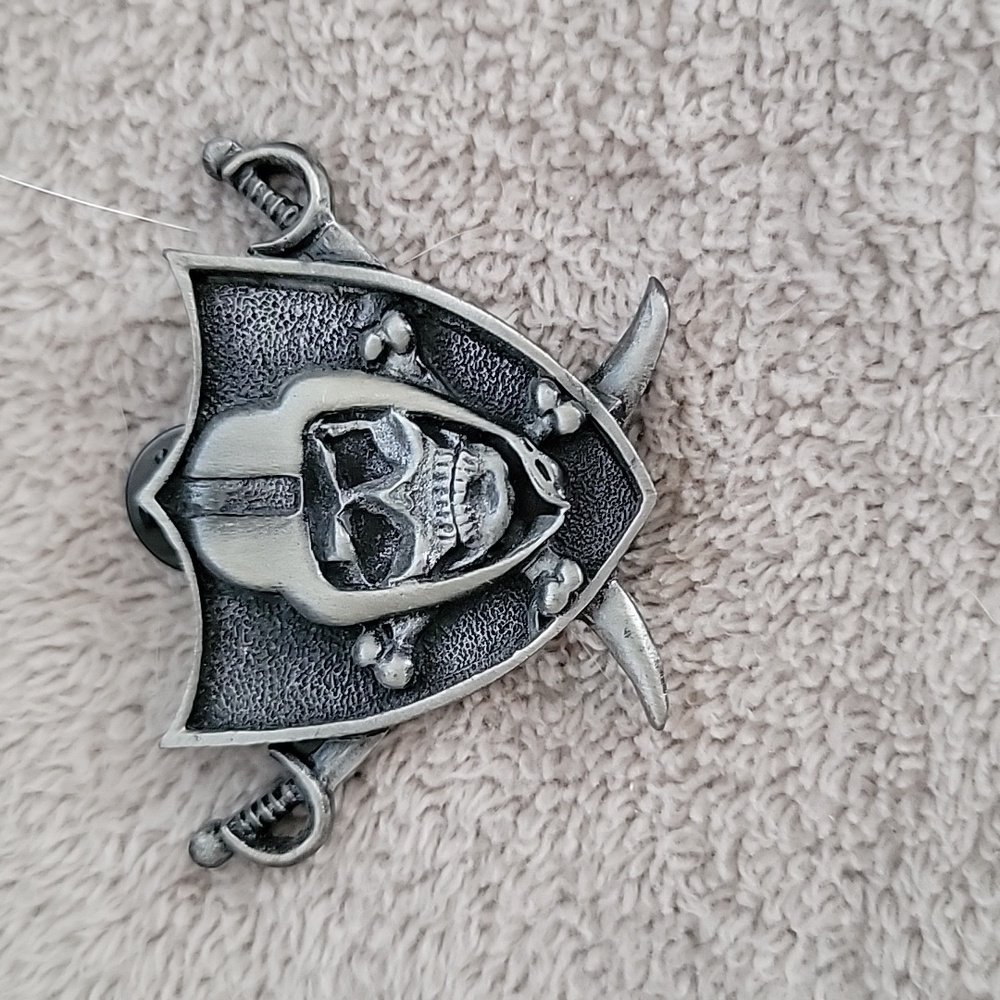 Raiders pin